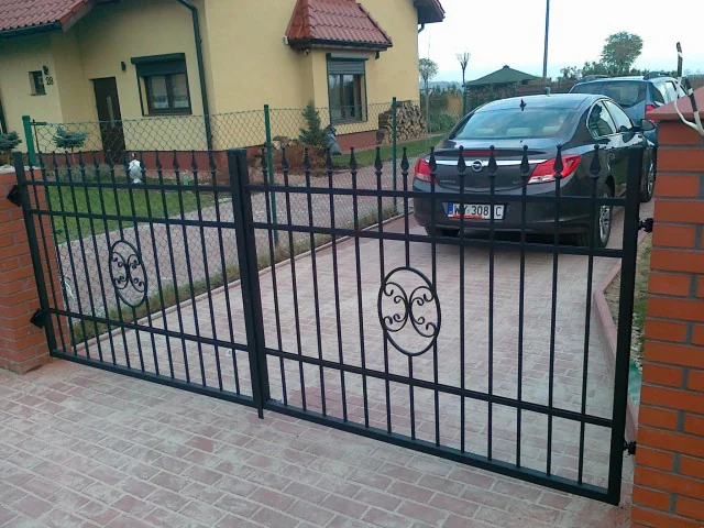 Bramy skrzydłowe, przesuwne